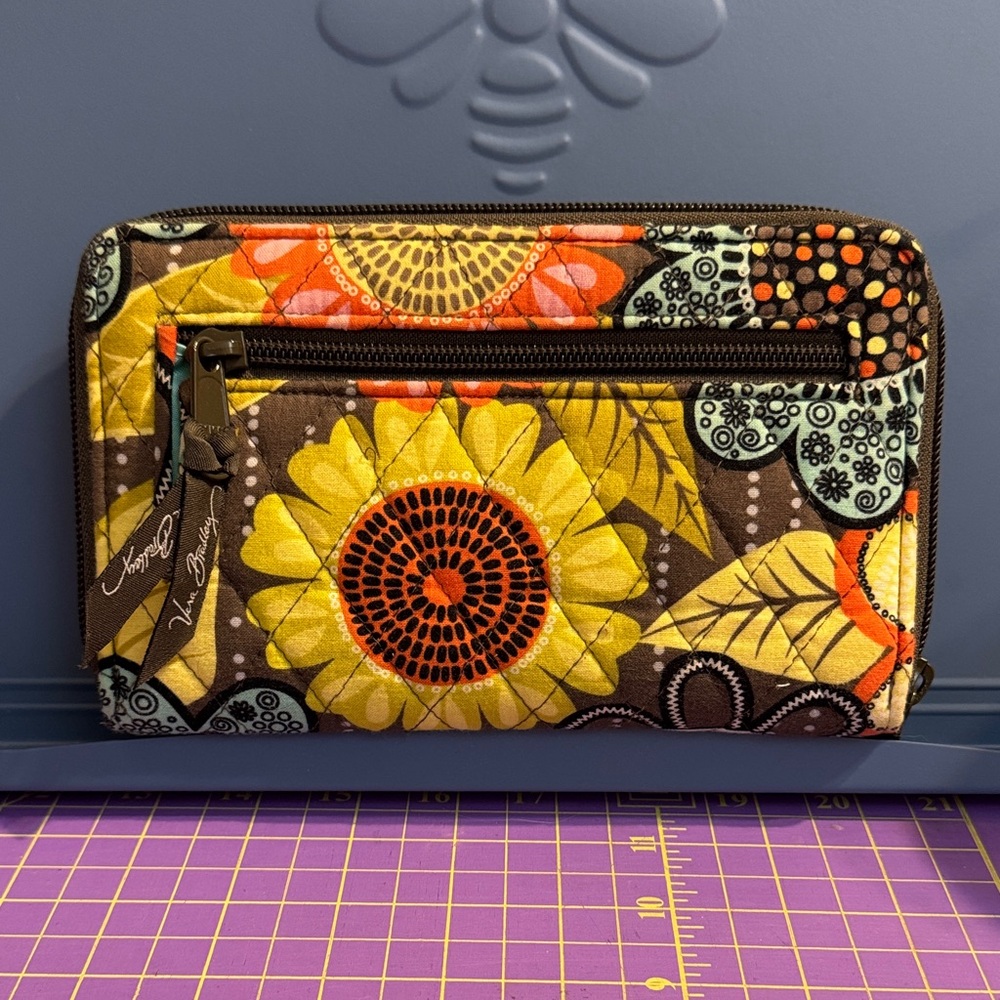 Vera Bradley Turn Lock Wallet Flower Shower Pattern - Picture 2 of 4